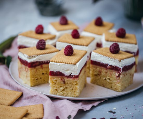 Fraeulein Meer backt Butterkekskuchen Himbeer-Rhabarber-Kompott