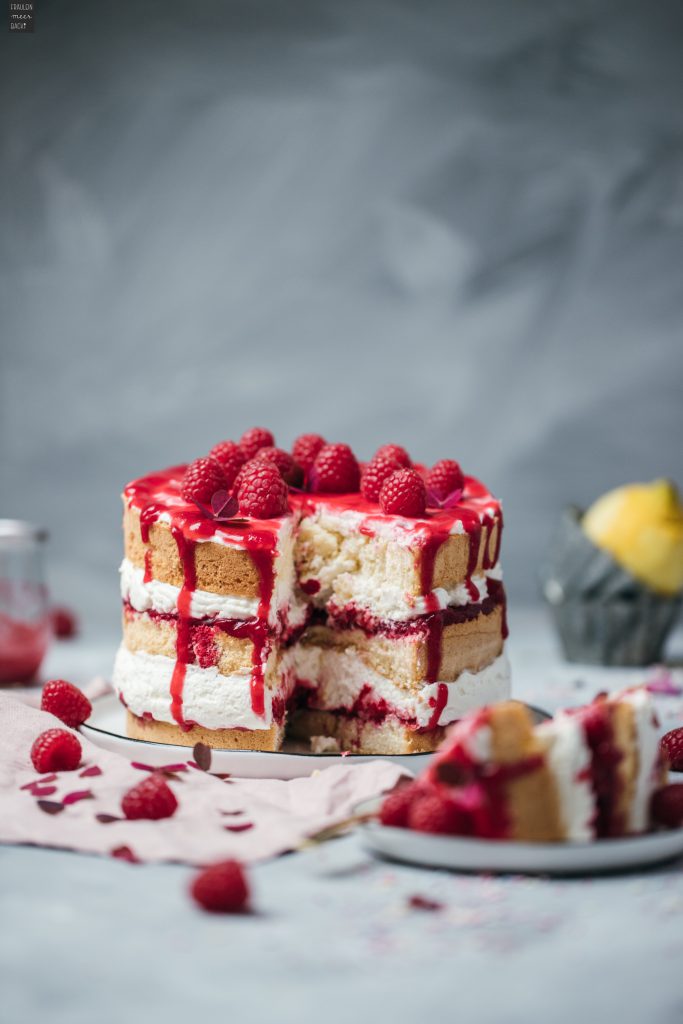 Fraeulein_Meer_backt_Himbeer_Biskuit_Torte