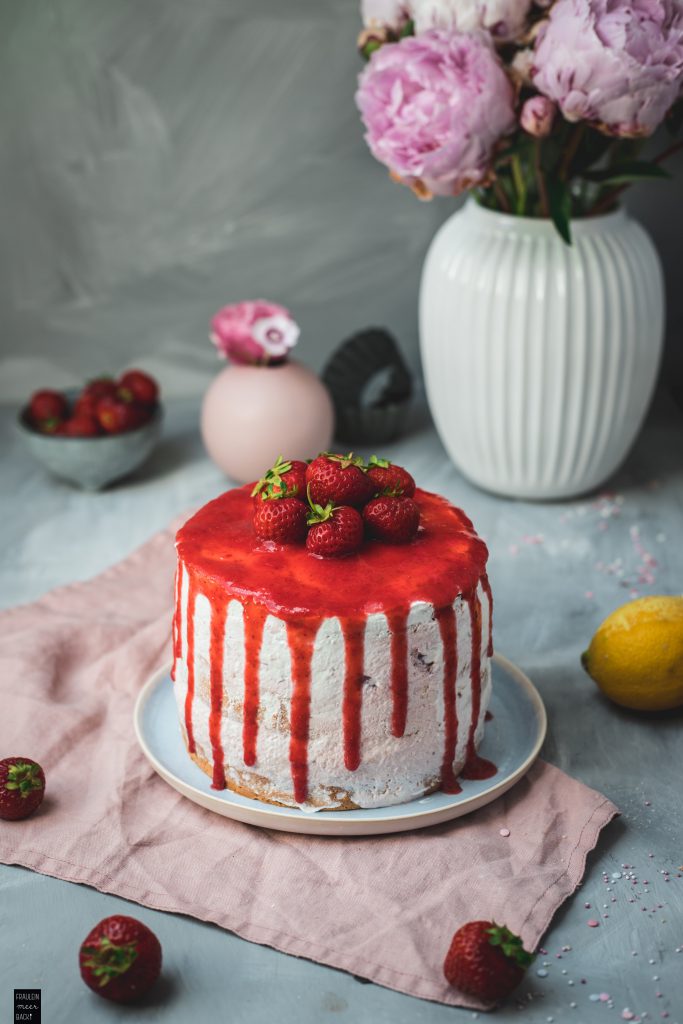 Fraeulein Meer backt Erdbeer Sahne Torte