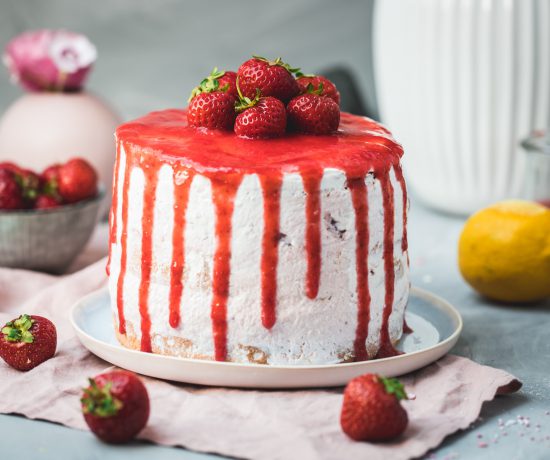 Fraeulein Meer backt Erdbeer Sahne Torte