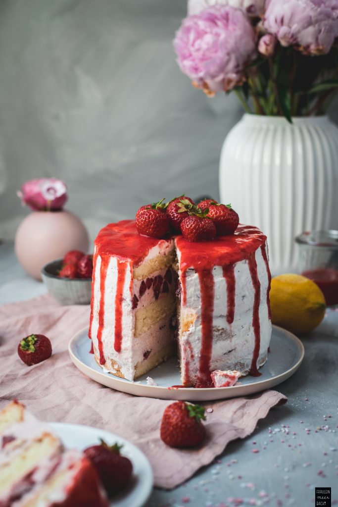 Fraeulein Meer backt Erdbeer Sahne Torte