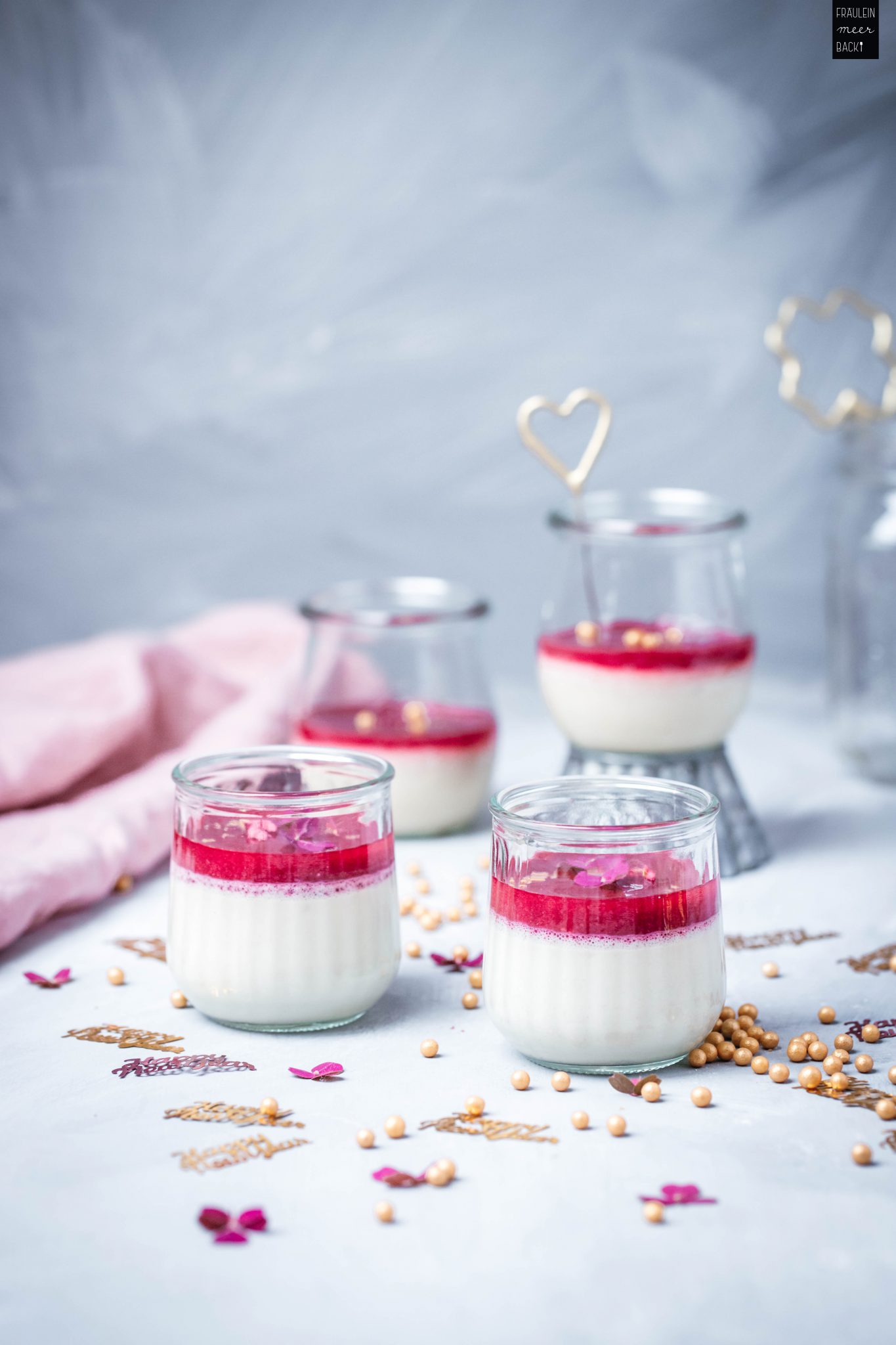 Panna Cotta mit Himbeersoße - Fräulein Meer backt