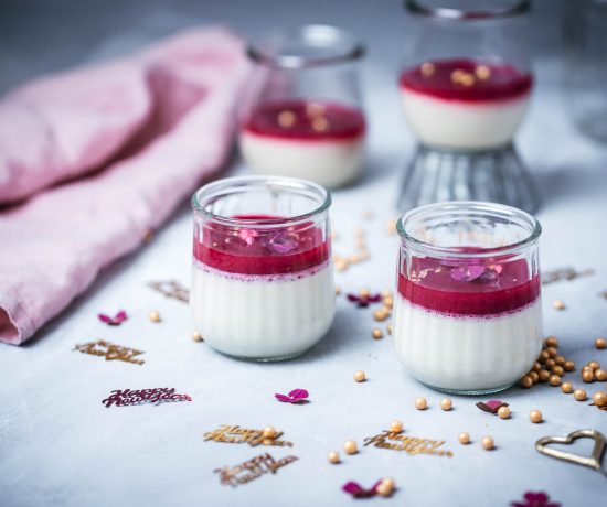 Fraeulein Meer backt Panna Cotta mit Himbeersoße