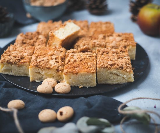 Fraeulein Meer backt Apfelkuchen mit Amarettini