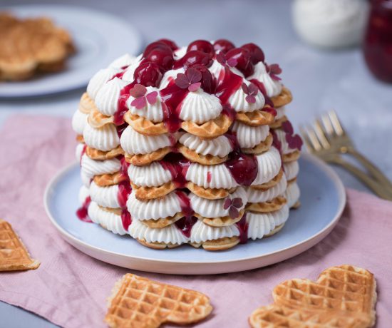 Fräulein Meer backt Waffeltorte mit Kirschen