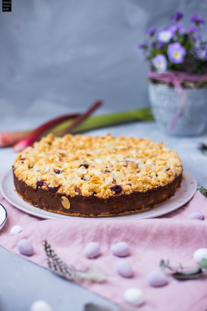 Fraeulein Meer backt Himbeer-Rhabarber-Streuselkuchen