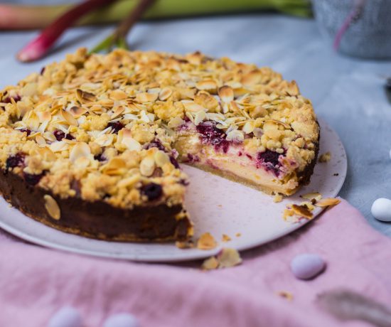 Fraeulein Meer backt Himbeer-Rhabarber-Streuselkuchen