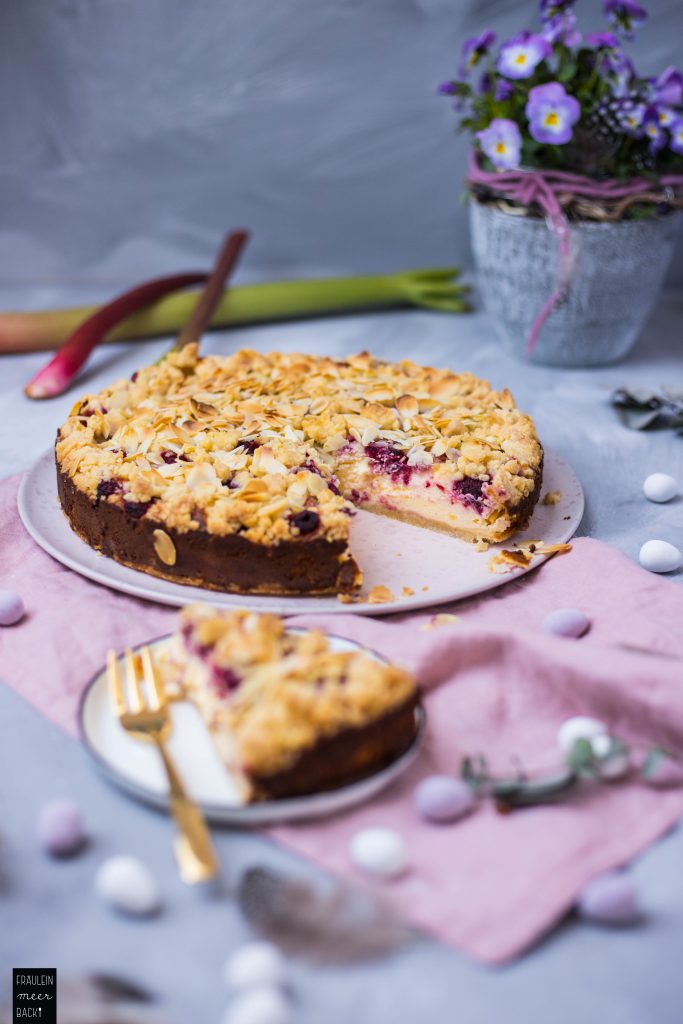 Fraeulein Meer backt Himbeer-Rhabarber-Streuselkuchen