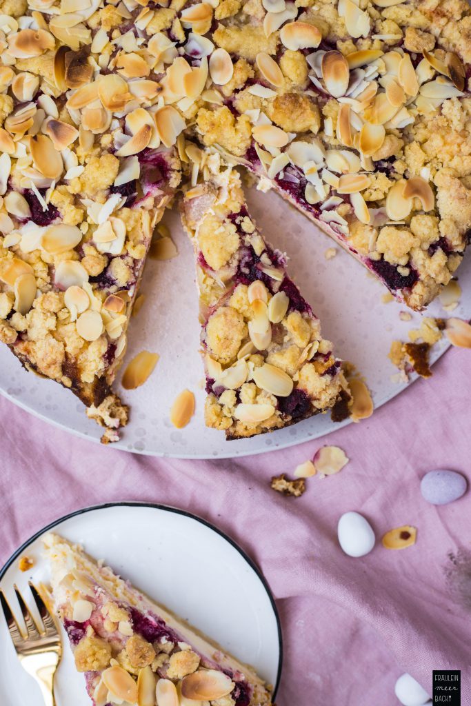 Fraeulein Meer backt Himbeer-Rhabarber-Streuselkuchen