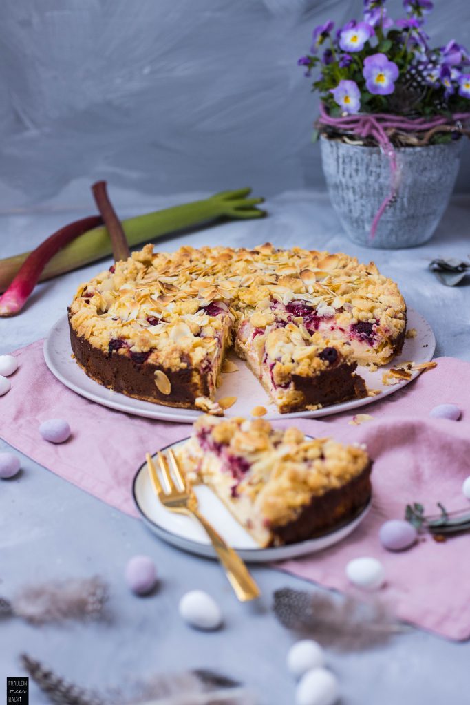 Fraeulein Meer backt Himbeer-Rhabarber-Streuselkuchen