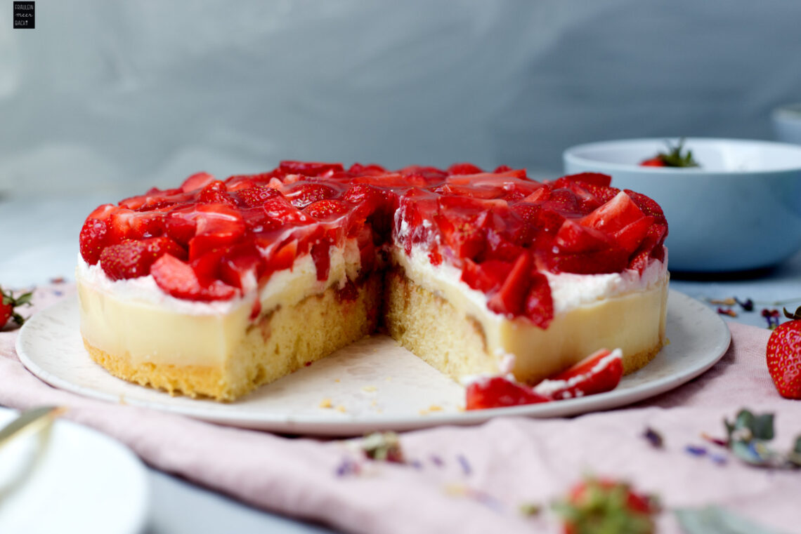 Fraeulein Meer backt Erdbeer-Rhabarber-Kuchen