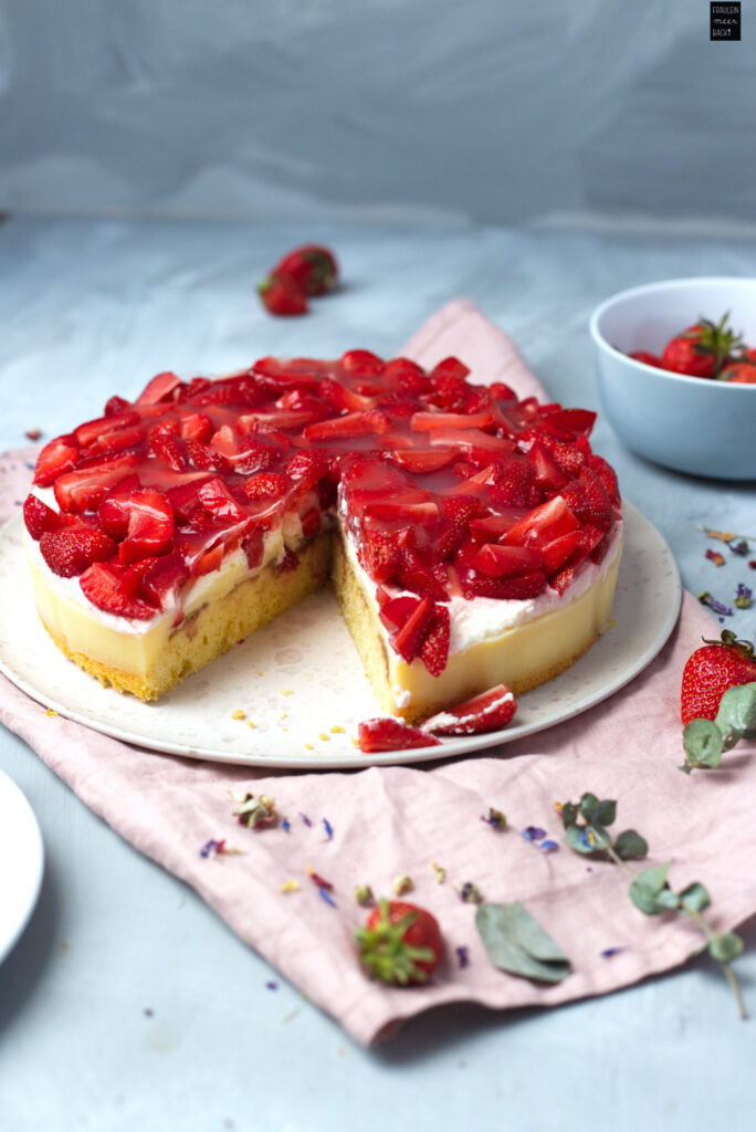 Fraeulein Meer backt Erdbeer-Rhabarber-Kuchen