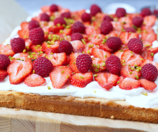 Fraeulein Meer backt Erdbeer-Blechkuchen