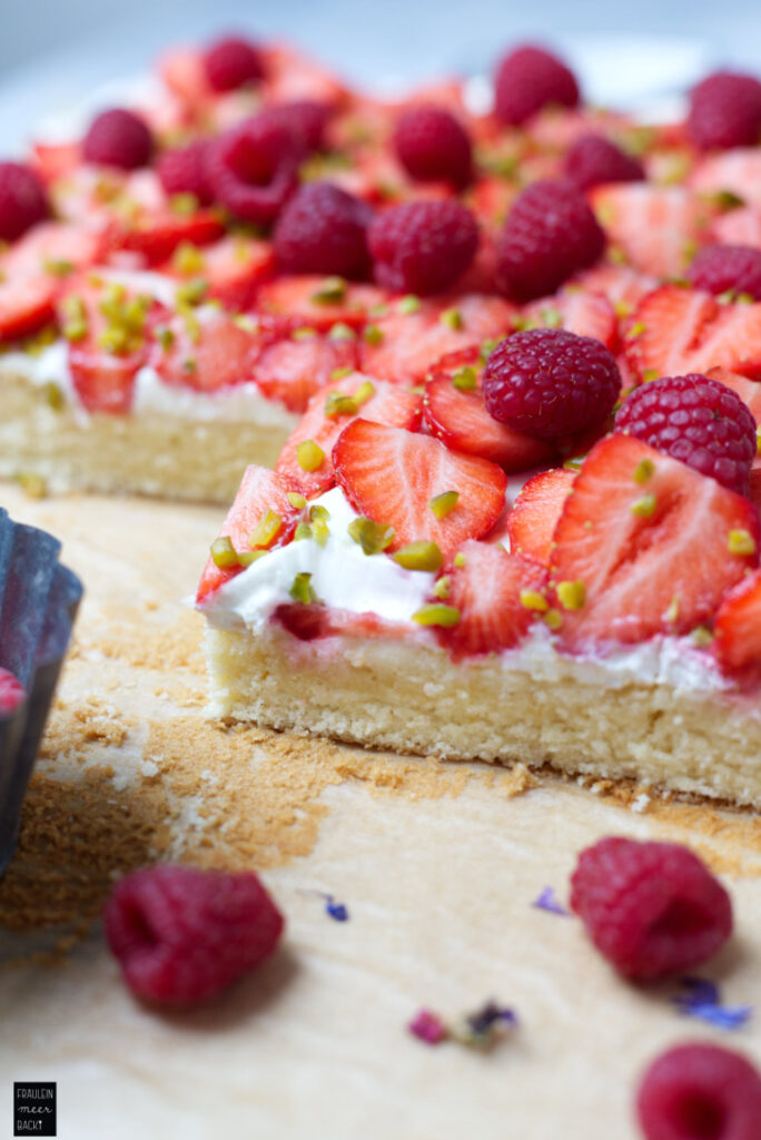 Fraeulein Meer backt Erdbeer-Blechkuchen