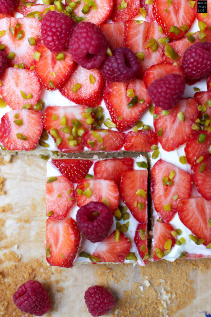 Fraeulein Meer backt Erdbeer-Blechkuchen