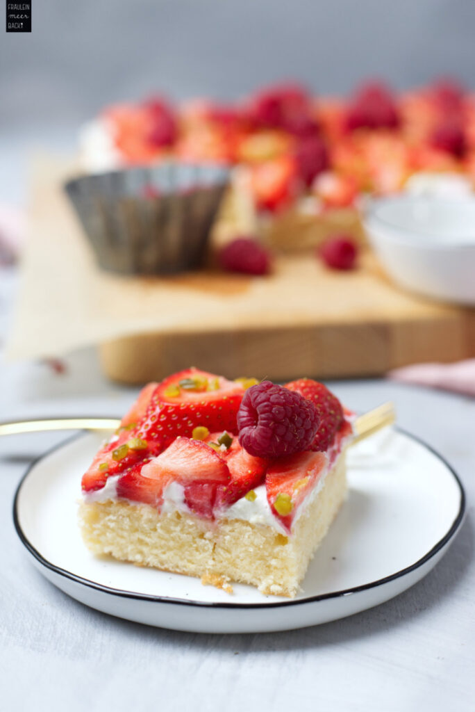 Fruchtiger Erdbeer-Blechkuchen - Fräulein Meer backt