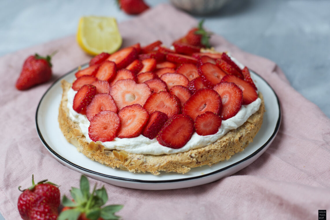 Fraeulein Meer backt Erdbeer-Mandelkuchen