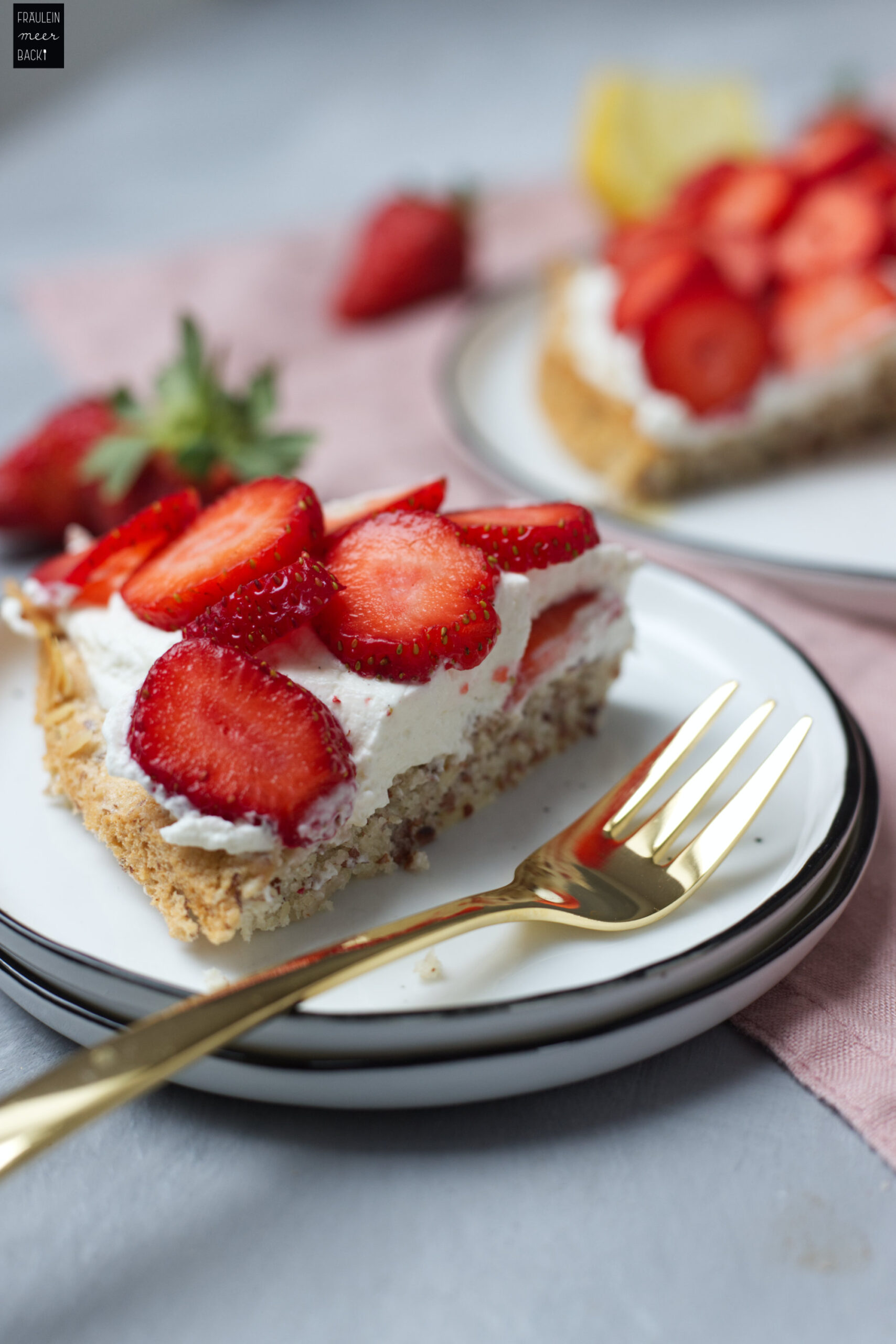 Fraeulein Meer backt Erdbeer-Mandelkuchen