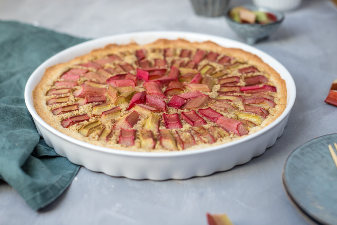 Rhabarber Tarte mit gemahlenen Mandeln - Fräulein Meer backt