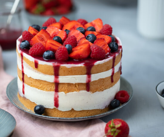 Fraeulein Meer backt Beeren-Biskuit-Torte