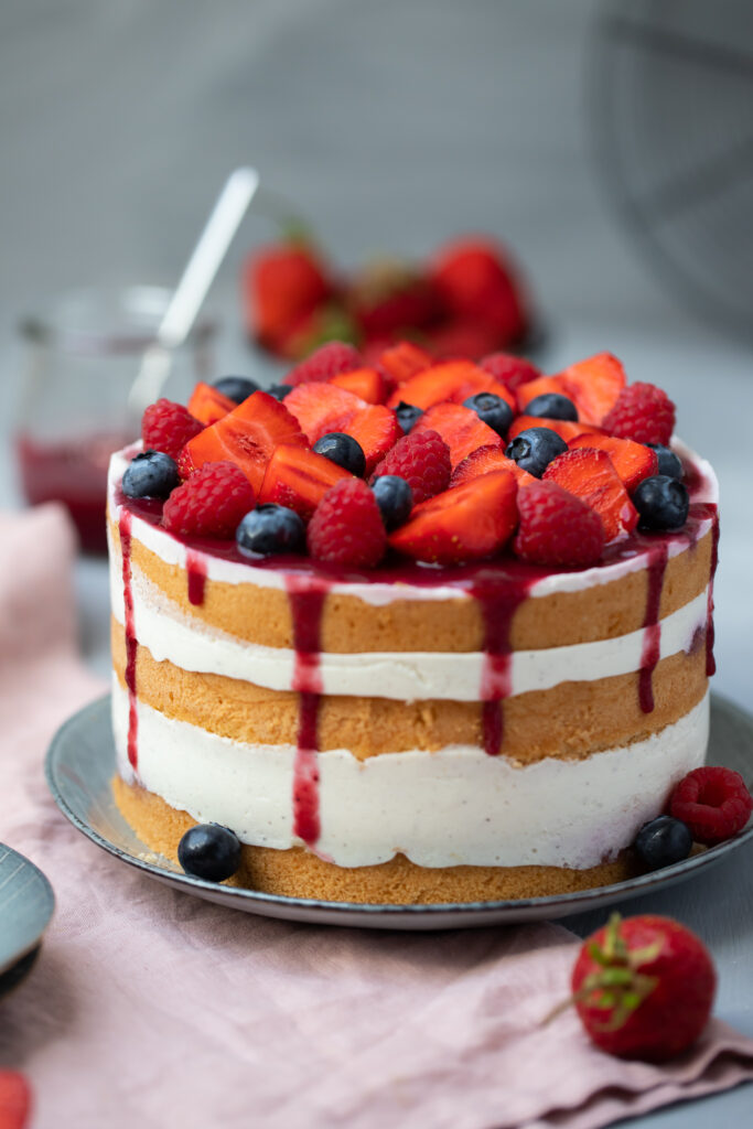 Fraeulein Meer backt Beeren-Biskuit-Torte