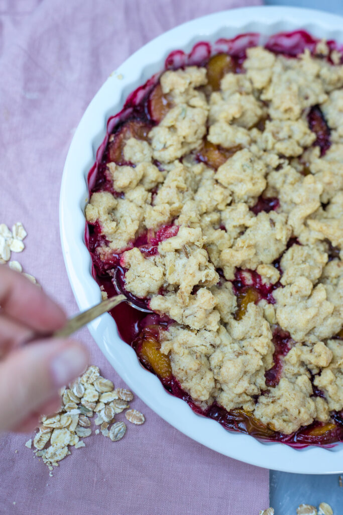 Fraeulein Meer backt Zwetschgen Renekloden Crumble